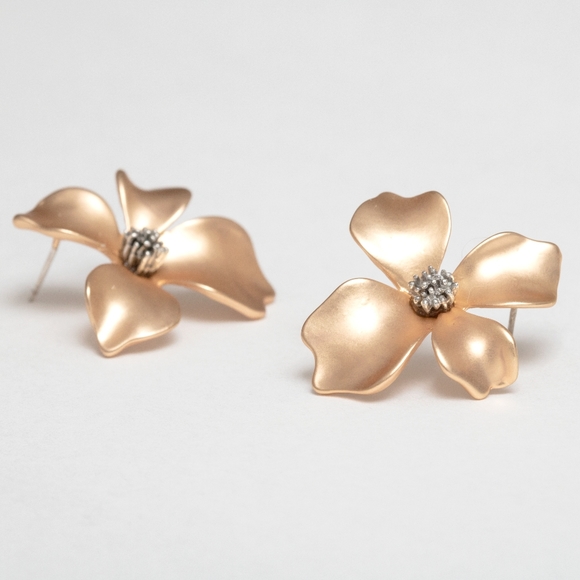 Jewelry - Bold Gold Floral Studs - 1 pair left!